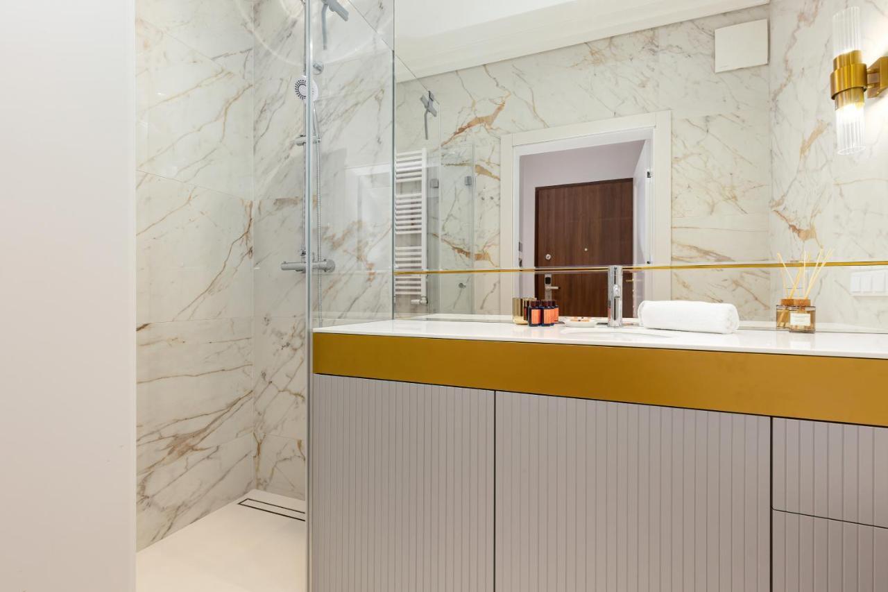 Mennica Residence Central Apartment By Renters Prestige Варшава Экстерьер фото