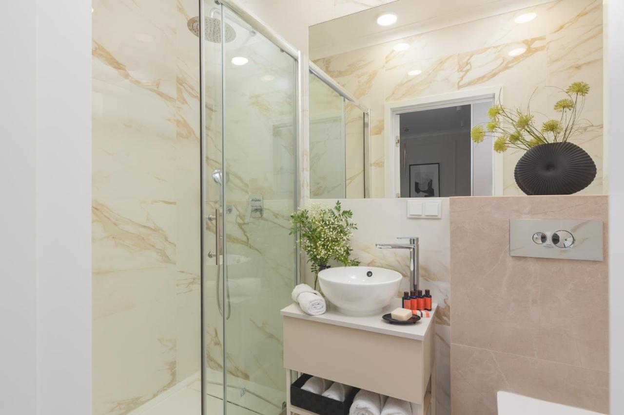 Mennica Residence Central Apartment By Renters Prestige Варшава Экстерьер фото