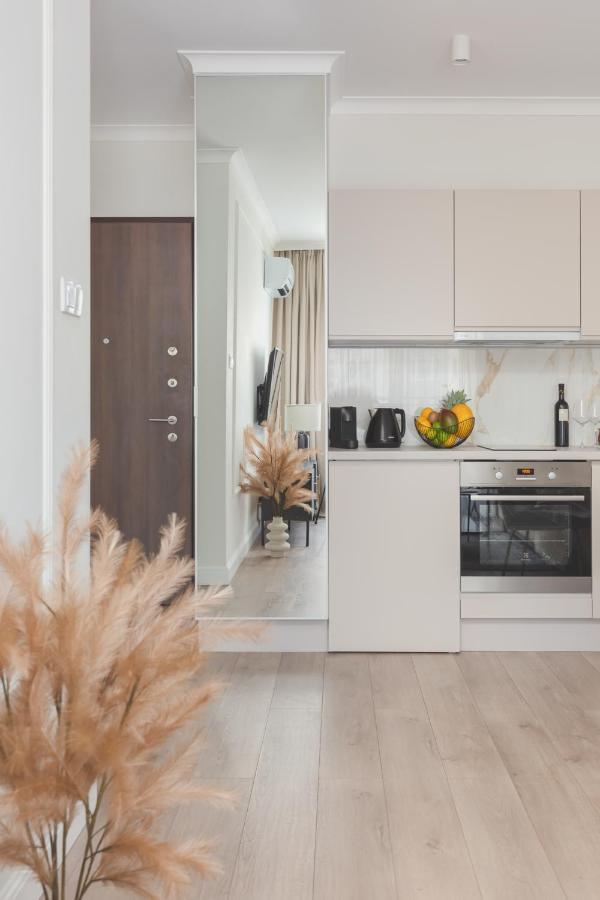 Mennica Residence Central Apartment By Renters Prestige Варшава Экстерьер фото