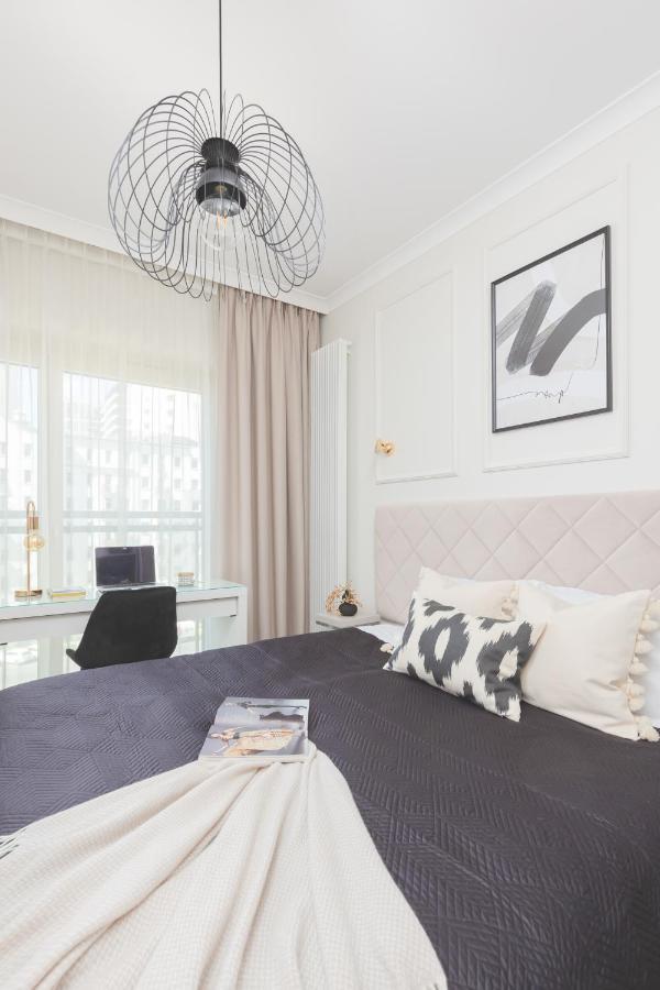 Mennica Residence Central Apartment By Renters Prestige Варшава Экстерьер фото